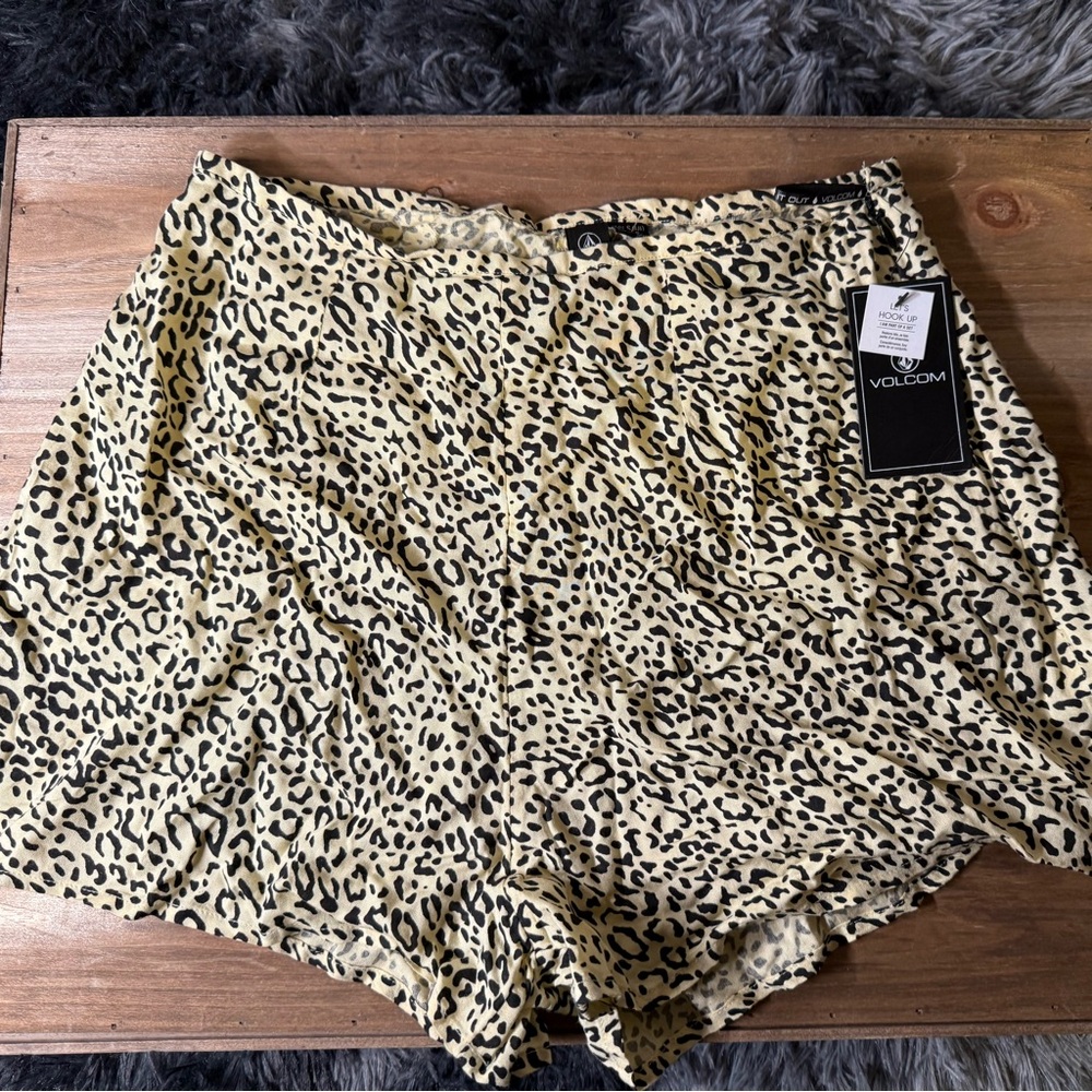 NWT Volcom Women's High Waist Animal Print Shorts size S (4/6)